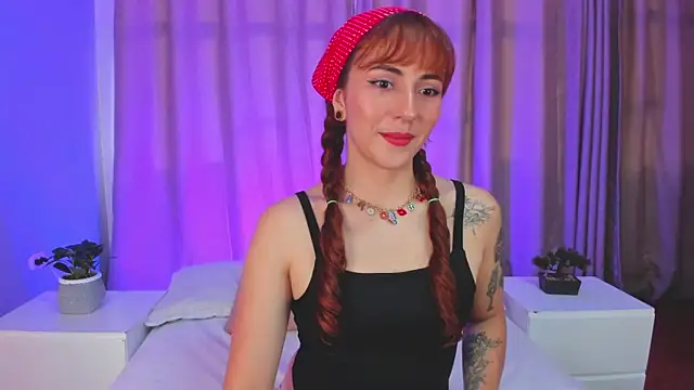 Snapshot of Hanna_Simmons chatting on May 20, 2026, 7:33 pm Hanna Simmons online show from May 20, 2026, 7:33 pm