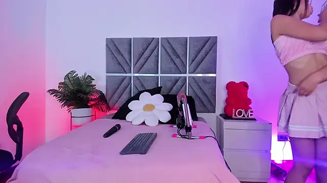 Snapshot of Laura_Dicardy chatting on February 25, 2026, 8:08 pm Laura Dicardy online show from February 25, 2026, 8:08 pm