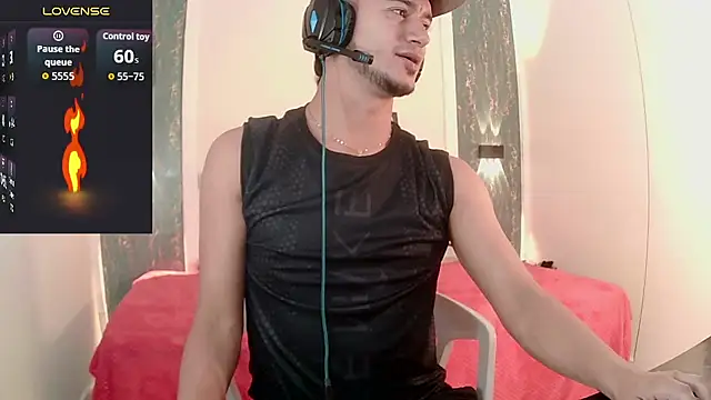 Snapshot of Kevin_Torres chatting on September 18, 2025, 10:13 pm Kevin Torres online show from September 18, 2025, 10:13 pm