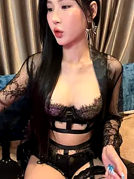 Snapshot of Almiraa68 chatting on October 7, 2025, 3:35 pm Almiraa68 online show from October 7, 2025, 3:35 pm