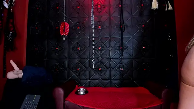 annavi  online show from September 25, 2025, 2:12 pm