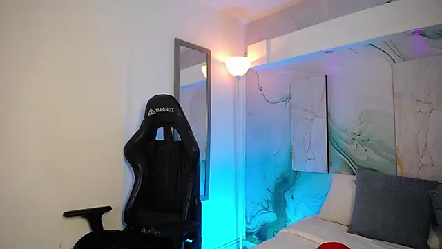 Steev Novoa online show from April 13, 2026, 2:37 am