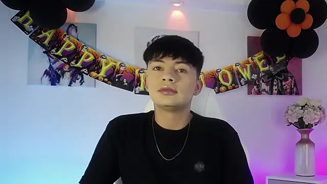 Snapshot of Steev_Novoa chatting on October 17, 2025, 8:54 pm Steev Novoa online show from October 17, 2025, 8:54 pm