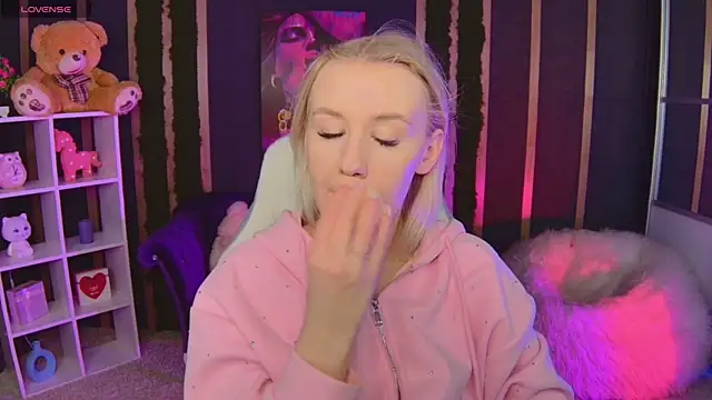 Snapshot of Selenatrend chatting on February 27, 2026, 12:05 pm Selenatrend online show from February 27, 2026, 12:05 pm