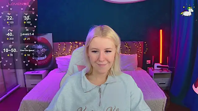 Snapshot of Selenatrend chatting on February 17, 2026, 12:13 pm Selenatrend online show from February 17, 2026, 12:13 pm