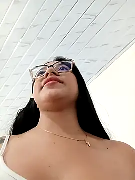 Snapshot of -VICKKY chatting on October 6, 2025, 1:34 pm -VICKKY online show from October 6, 2025, 1:34 pm