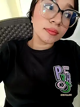 Snapshot of -VICKKY chatting on October 4, 2025, 1:45 pm -VICKKY online show from October 4, 2025, 1:45 pm