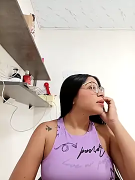 Snapshot of -VICKKY chatting on October 2, 2025, 1:25 pm -VICKKY online show from October 2, 2025, 1:25 pm