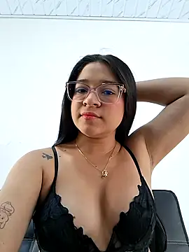 -VICKKY online show from February 4, 2026, 2:01 pm