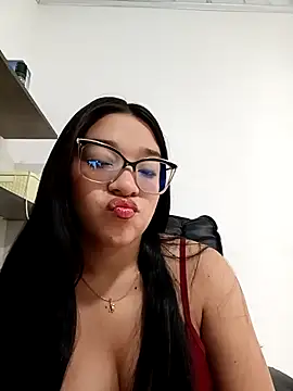 -VICKKY online show from November 29, 2025, 1:55 pm