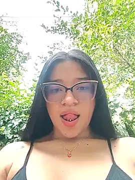 Snapshot of -VICKKY chatting on March 17, 2025, 1:50 pm -VICKKY online show from March 17, 2025, 1:50 pm