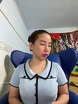 Snapshot of Cherry_6969 chatting on March 12, 2025, 5:13 am Cherry 6969 online show from March 12, 2025, 5:13 am