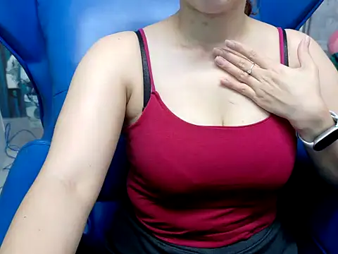 Snapshot of Cherry_6969 chatting on October 17, 2025, 1:31 am Cherry 6969 online show from October 17, 2025, 1:31 am