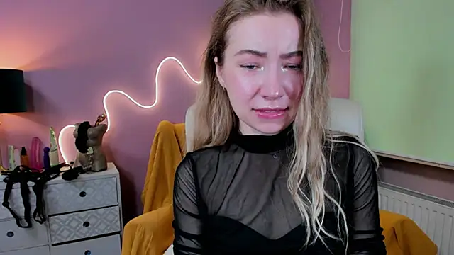 Snapshot of Mia_Tasty chatting on September 17, 2025, 6:48 am Mia Tasty online show from September 17, 2025, 6:48 am