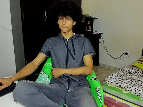 cardrey05 online show from October 10, 2025, 5:58 pm