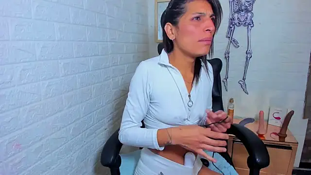 Snapshot of ImCrazzy chatting on October 27, 2025, 1:23 pm ImCrazzy online show from October 27, 2025, 1:23 pm