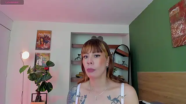 Snapshot of iriiina_veneno chatting on May 15, 2026, 12:52 am iriiina veneno online show from May 15, 2026, 12:52 am