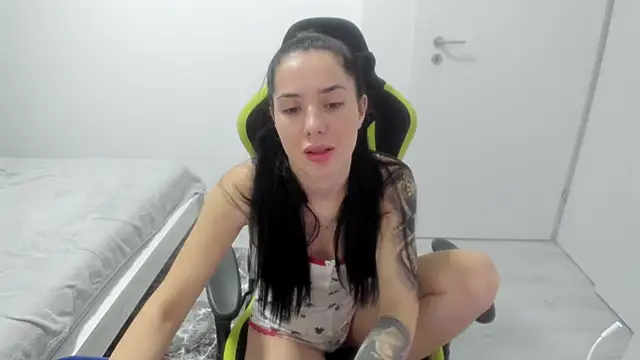 Emmapmg online show from February 15, 2026, 1:06 am