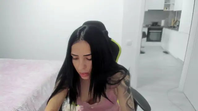 Snapshot of Emmapmg chatting on July 1, 2026, 3:12 pm Emmapmg online show from July 1, 2026, 3:12 pm