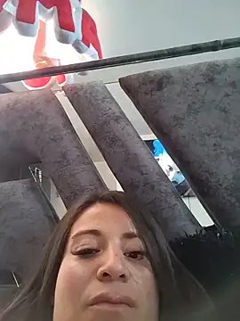 Snapshot of Alona_Evans chatting on February 4, 2026, 9:10 pm Alona Evans online show from February 4, 2026, 9:10 pm