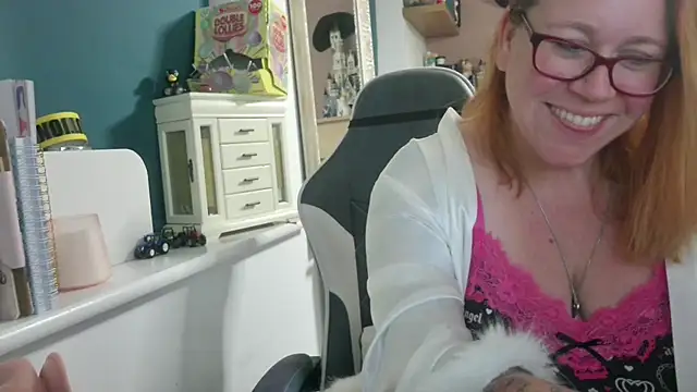 Snapshot of NikiDeeOfficial chatting on September 8, 2025, 9:14 pm NikiDeeOfficial online show from September 8, 2025, 9:14 pm