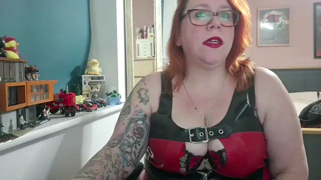 Snapshot of NikiDeeOfficial chatting on February 11, 2026, 9:47 pm NikiDeeOfficial online show from February 11, 2026, 9:47 pm