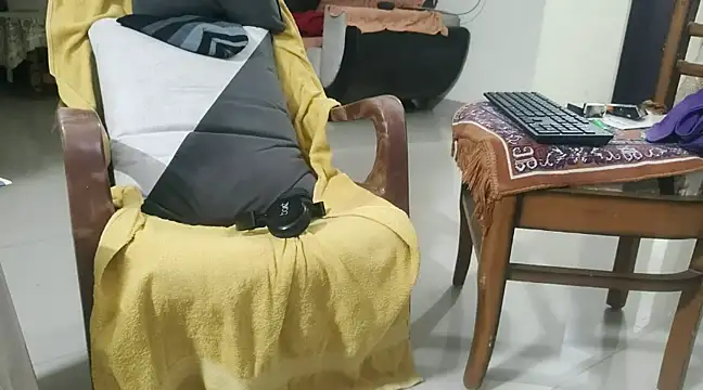 kaan3o3 online show from February 6, 2025, 9:49 pm