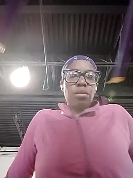 madamsensuale online show from April 7, 2026, 5:04 pm