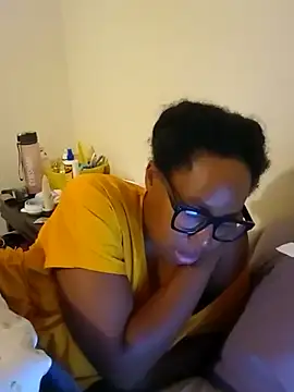 madamsensuale online show from October 31, 2025, 1:35 am