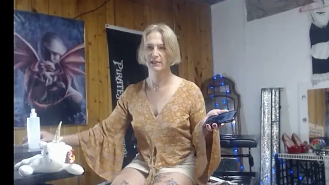 Snapshot of JamieBottoms chatting on March 13, 2026, 12:43 pm JamieBottoms online show from March 13, 2026, 12:43 pm