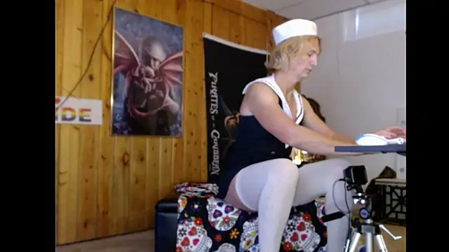 Snapshot of JamieBottoms chatting on October 31, 2025, 1:08 pm JamieBottoms online show from October 31, 2025, 1:08 pm