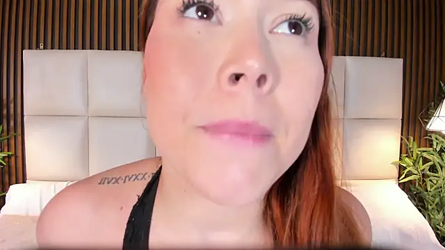 Snapshot of LiaTink chatting on December 5, 2025, 5:11 pm LiaTink online show from December 5, 2025, 5:11 pm