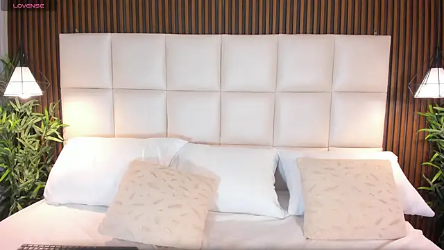 Snapshot of LiaTink chatting on December 18, 2025, 4:44 pm LiaTink online show from December 18, 2025, 4:44 pm