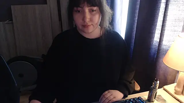 Snapshot of Lynylou chatting on April 10, 2026, 1:51 pm Lynylou online show from April 10, 2026, 1:51 pm