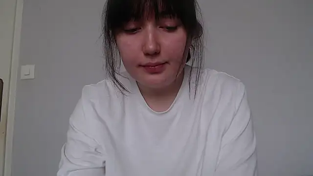 Snapshot of Lynylou chatting on March 10, 2026, 2:43 pm Lynylou online show from March 10, 2026, 2:43 pm