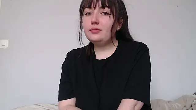 Snapshot of Lynylou chatting on April 2, 2026, 7:37 am Lynylou online show from April 2, 2026, 7:37 am