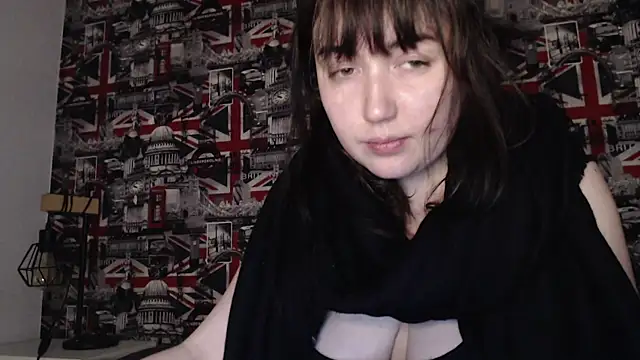 Snapshot of Lynylou chatting on April 11, 2026, 10:57 pm Lynylou online show from April 11, 2026, 10:57 pm