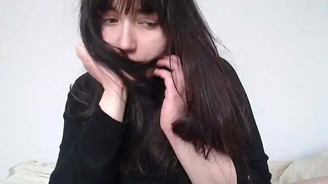 Snapshot of Lynylou chatting on April 1, 2026, 12:39 pm Lynylou online show from April 1, 2026, 12:39 pm