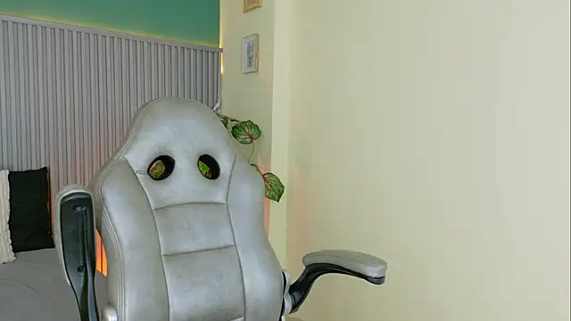 Snapshot of paula__cruzz chatting on June 11, 2026, 12:32 am paula cruzz online show from June 11, 2026, 12:32 am
