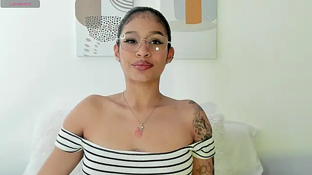 SeleneClark online show from November 19, 2025, 8:42 pm