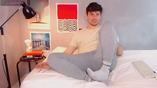 Elio555 online show from October 27, 2025, 8:21 pm