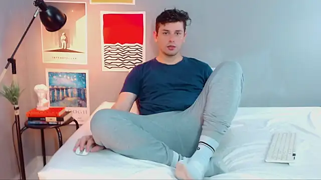 Elio555 online show from October 4, 2025, 7:04 pm