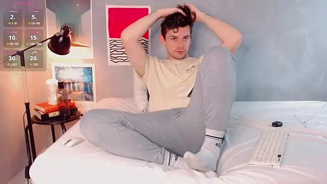 Elio555 online show from December 14, 2025, 7:41 pm