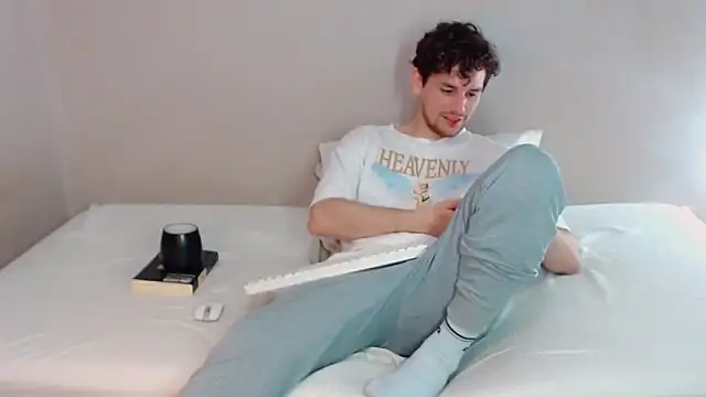 Elio555 online show from March 18, 2025, 3:02 am