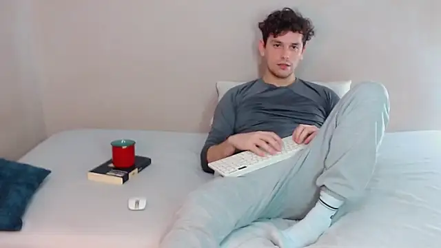 Elio555 online show from March 7, 2025, 3:40 am