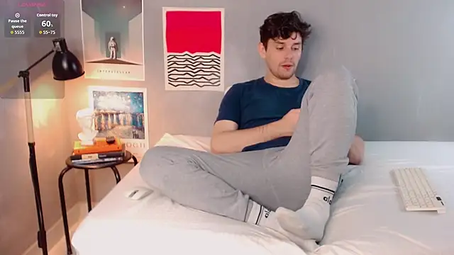 Elio555 online show from December 16, 2025, 9:41 pm