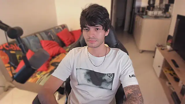 justin stark7 online show from September 18, 2025, 11:41 pm