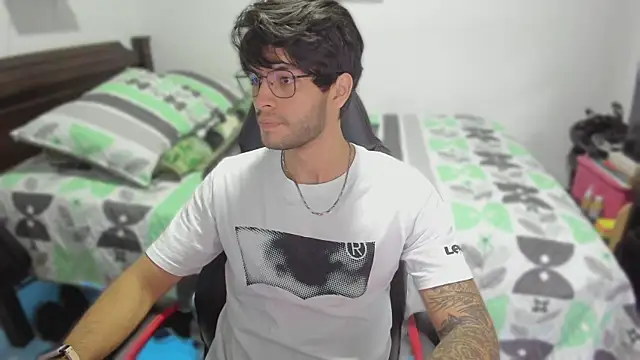 justin stark7 online show from March 5, 2025, 11:38 pm