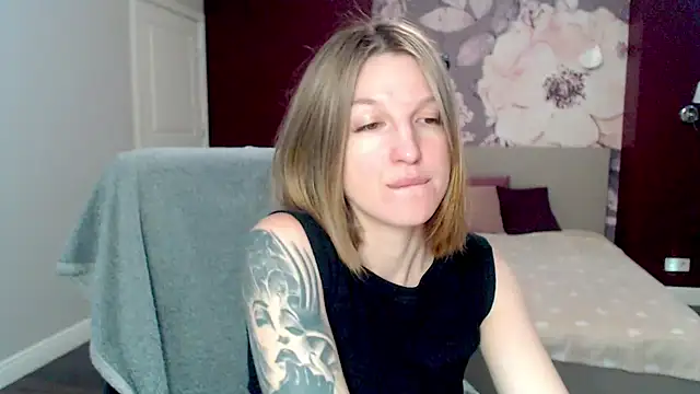 Snapshot of EmilyWalkeri chatting on January 15, 2025, 7:48 am EmilyWalkeri online show from January 15, 2025, 7:48 am
