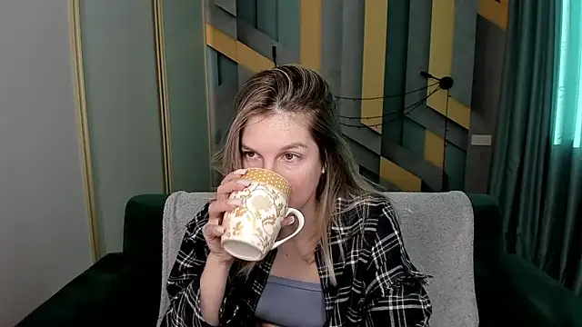 EmilyWalkeri online show from January 14, 2026, 7:45 am